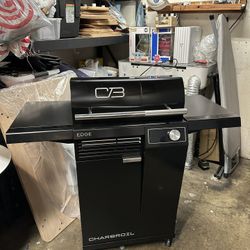 Edge  Char Broil 1750-Watt Black Electric Grill