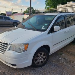 2010 Chrysler Town & Country - Parts Only #DE0