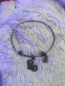 Pretty women’s bracelet