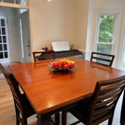 Dining Table and 4 Chairs 