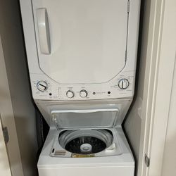GE Stacked Washer & Dryer Combo – Works Great – Space Saver