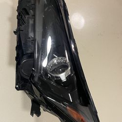 2015-2017 Lexus NX200t Drivers Side Headlight. 