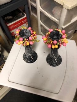 Gray marble candle holder with decorative weeds.