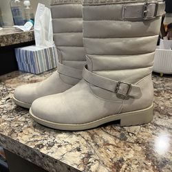  80s Style Puffer Boots