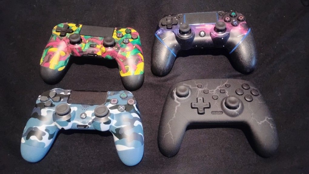 4 Wireless Gaming Controllers (2 For PS4)