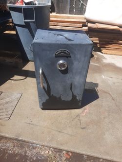 Smokeymountainseries Great Out Door Smoker , Works Really Good For Chicken Try Tip Anything Poultry Used For 2 Weeks Ans Been Sitting In My Garage