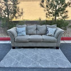 Gorgeous 7ft Sofa (Free Delivery 🚚)