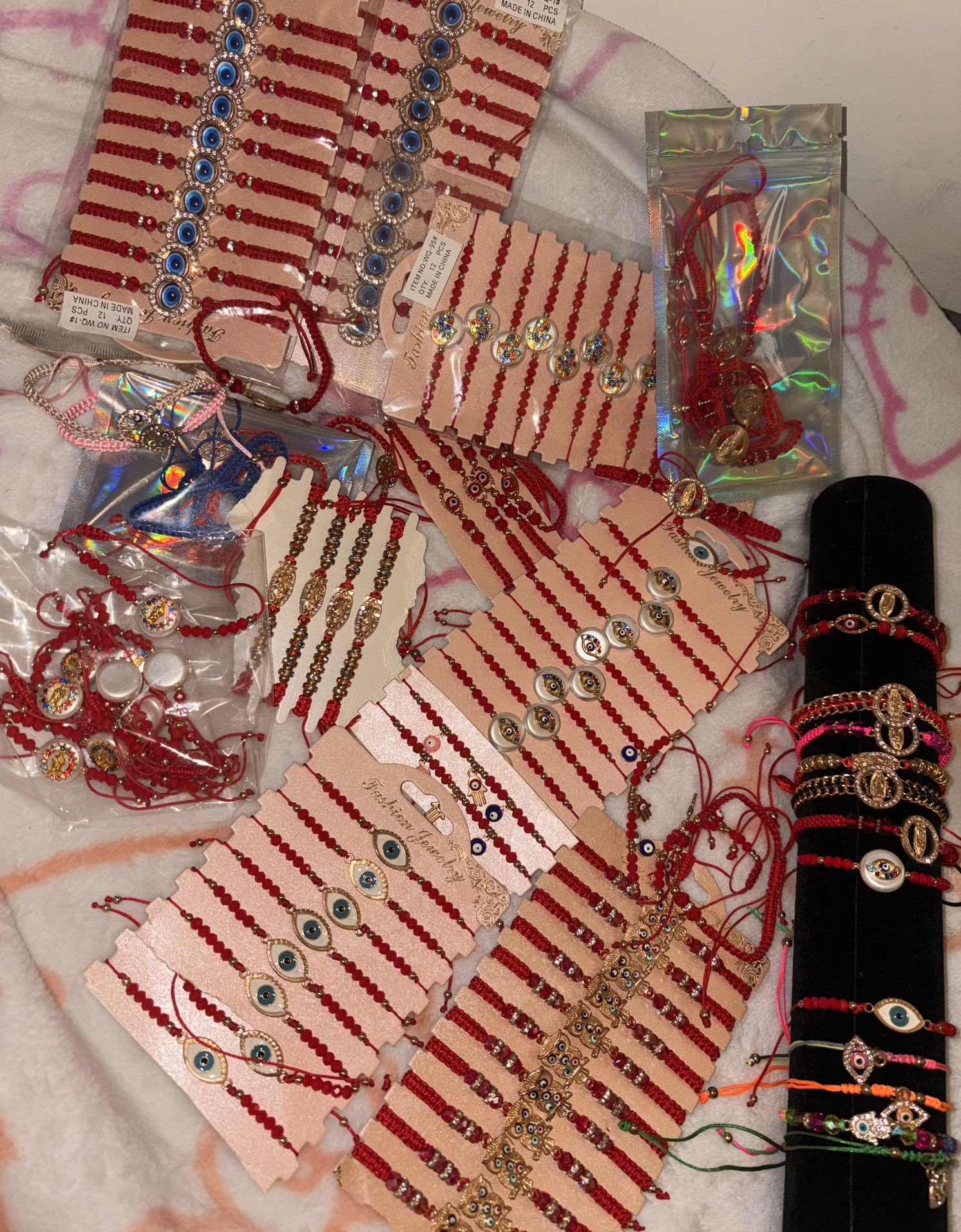 75+ Ojo Bracelets