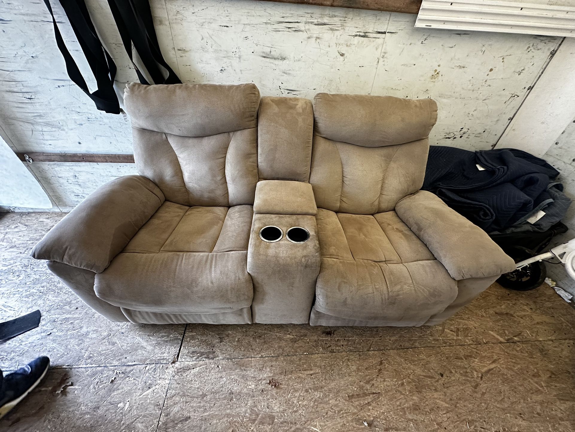 reclining Loveseat With Console And Cupholders
