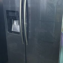 Side By Side Samsung Refrigerator 