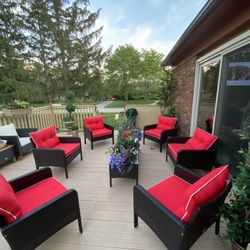 Very Gorgeous 6 Chairs And Table