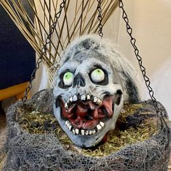 HALLOWEEN PROP/  DECOR…HANGING ZOMBIE HEAD