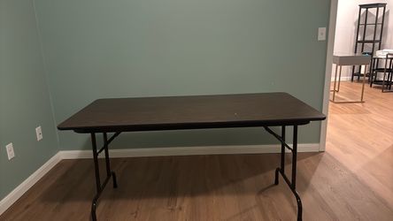 Folding table