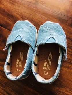 toddler TOMS shoes