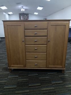 Ethan Allen Wood Dresser, 6 Drawers & 2 Side Cabinet Doors, Brown