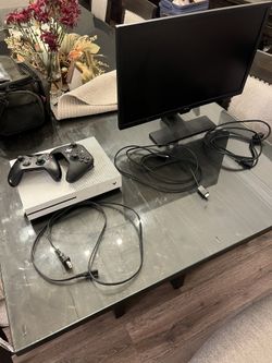 🟢Xbox One S White and BenQ Monitor Gaming Monitor 🟢