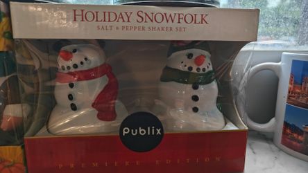 Holiday Snowman pepper and salt shaker and napkin holder