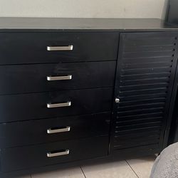 2 Dressers For $180 In Great Conditions 