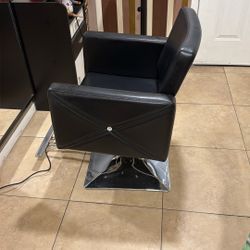 Salon Styling Chair – Hydraulic Barber Chair – Modern Black