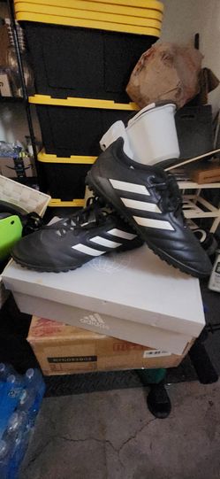 Soccer shoes