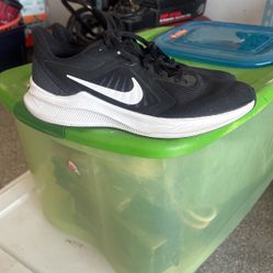 nike  down shifter size 10