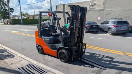 2016 Toyota 6,000 lb Forklift