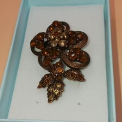 Vintage Amber Glass Pin, Coppery metal flower brooch,  2", unusually pretty