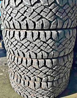 285/75/18 Goodyear Selling a set of 4 tires in excellent condition 🫡