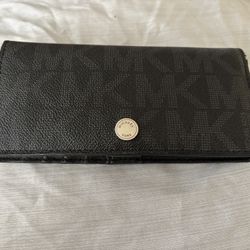 Michael Kors Snap Signature Wallet