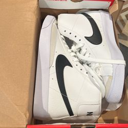 Nike blazer mid 77 4y