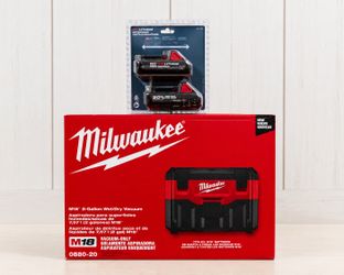 Milwaukee Vacuum + 2 Batteries