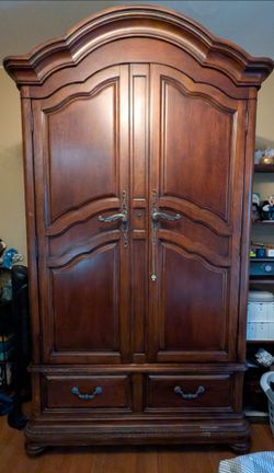 Big Cristina Ferrare / Magnussen Armoire / Media Center