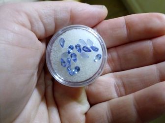 Natural Tanzanite Gemstones 