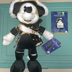 DISNEY Mickey Mouse MAIN ATTRACTION Pirates Of The Caribbean PLUSH & PIN SET (NWT)