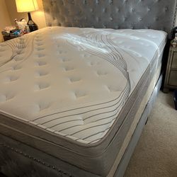 King Bed W/ Mattress & Boxsprings! 