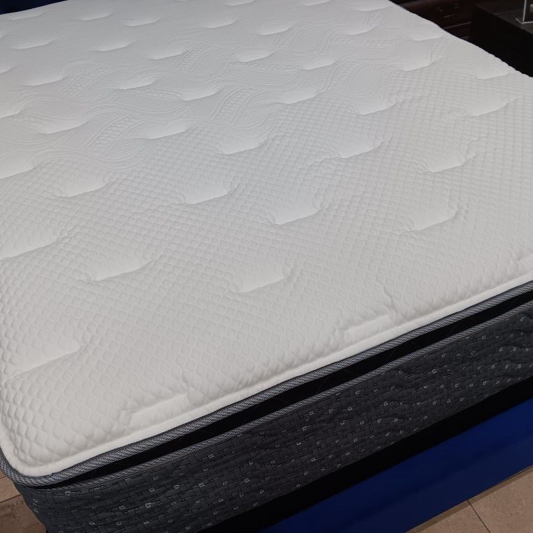 *Ad Special*---Jefferson Landing Cool Comfort Queen/King Mattress And Foundation Sets---From $1099---Delivery And Financing Available🙌