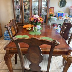 Table With Chairs / Cabinet 