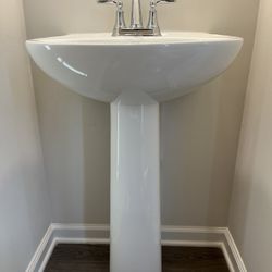 Sterling Sacramento Pedestal Bathroom Sink – Like New!