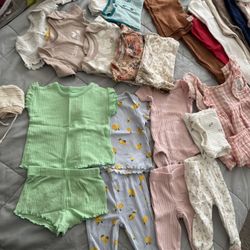 Baby clothes 0-3 months and changing pad