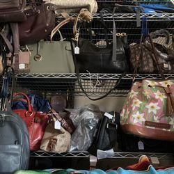 I have diferentes brand purses