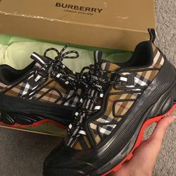 Burberry Low Top Size 10