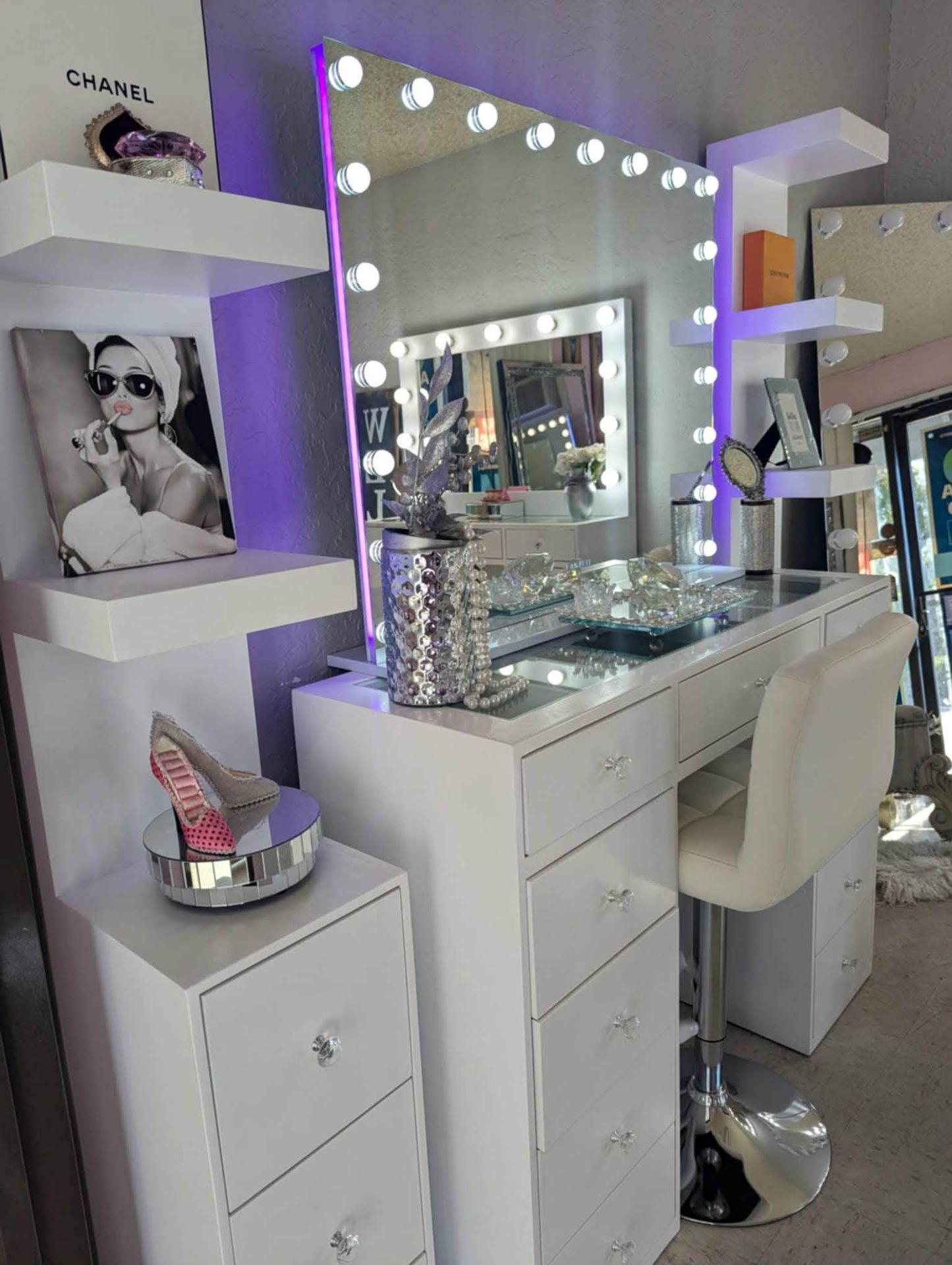 vanity for makeup with Bluetooth