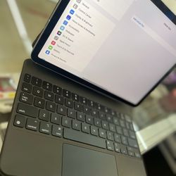 iPad Air (4th Generation) With Key Board Case 