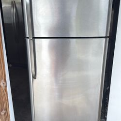 FRIGIDAIRE Refrigerator 