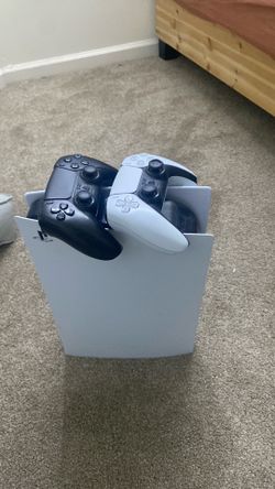 Ps5 + comes with Spider-Man 2 + (2 controllers)