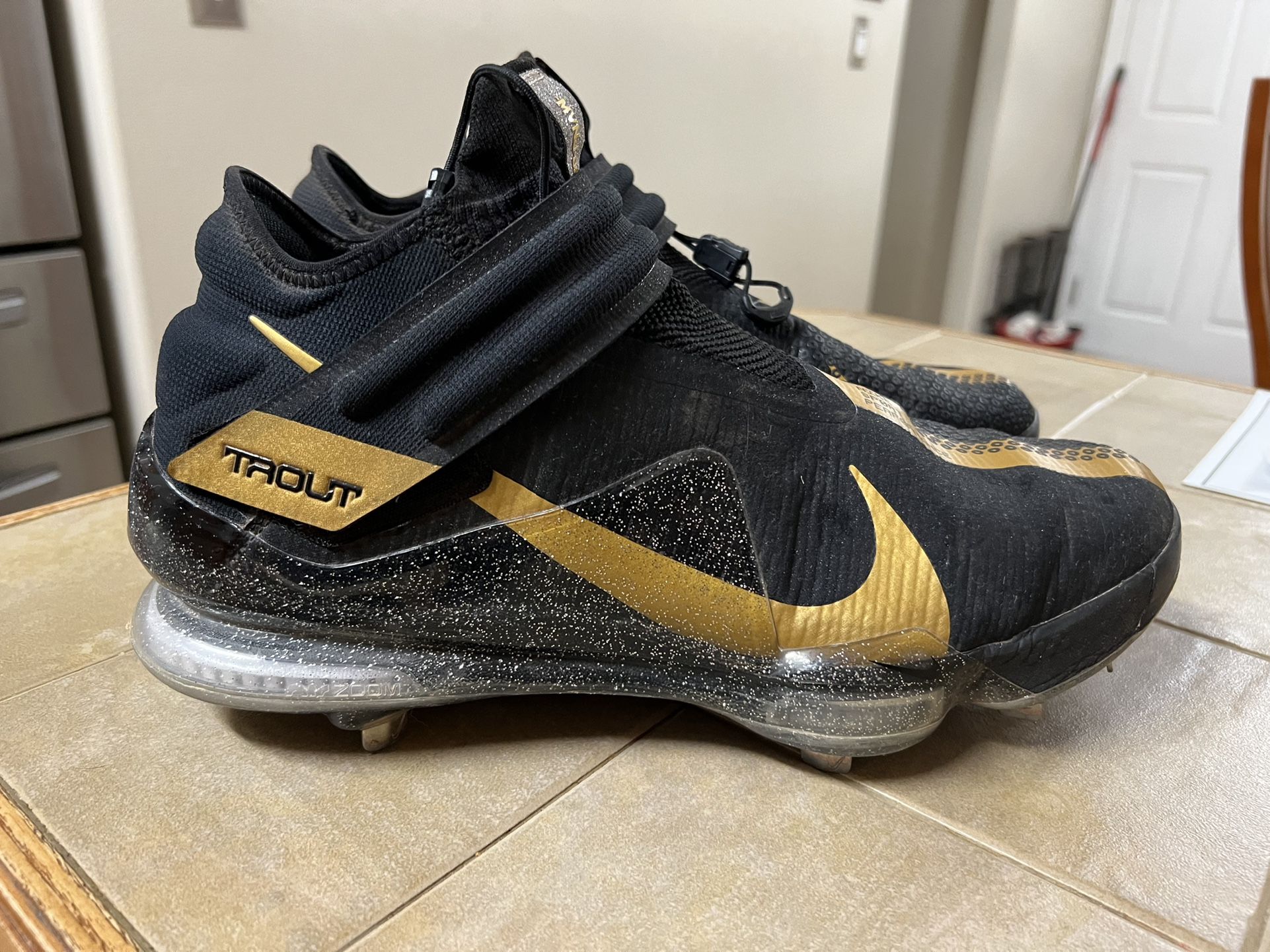 Mike Trout Metal Cleats Like New Size 13