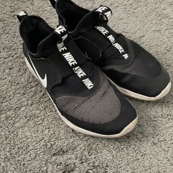 Size 5Y Nike shoes 