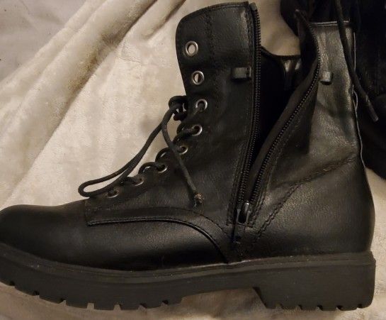 Falls Creek Women Size 11 Boots