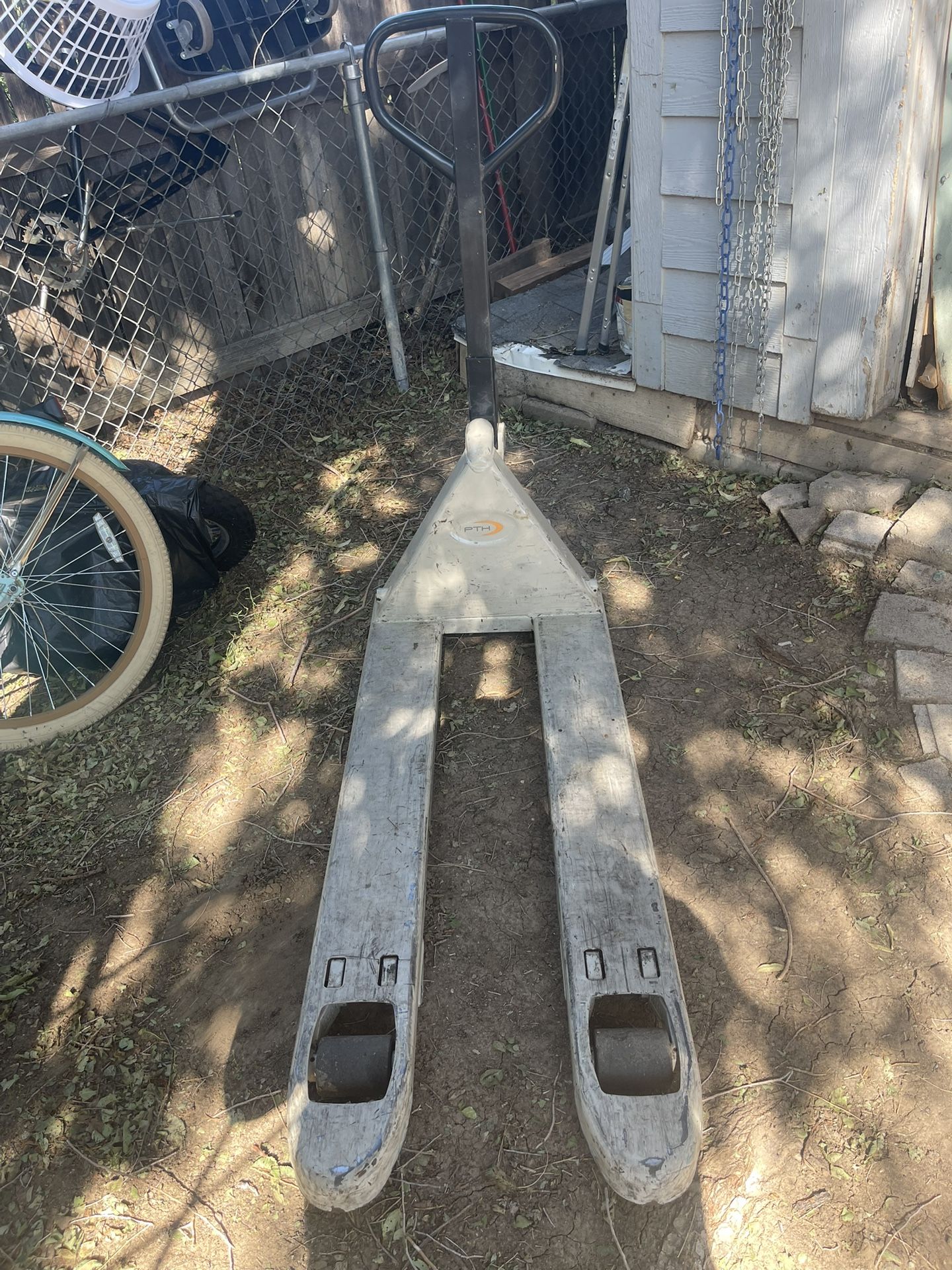 Crown Pallet Jack