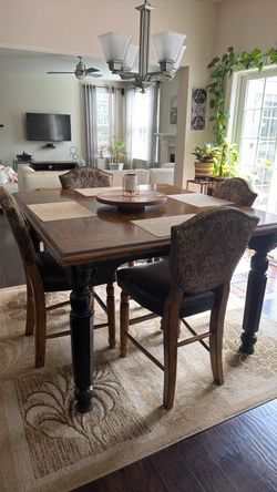 Dinning table & 4 chairs